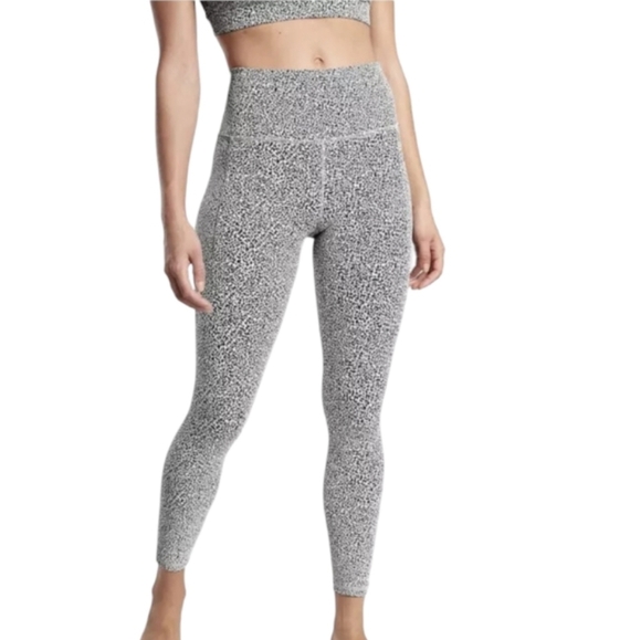 Athleta Black & White Leopard Print Mid Rise 2 Pocket Activewear Leggings Size S - Picture 2 of 10
